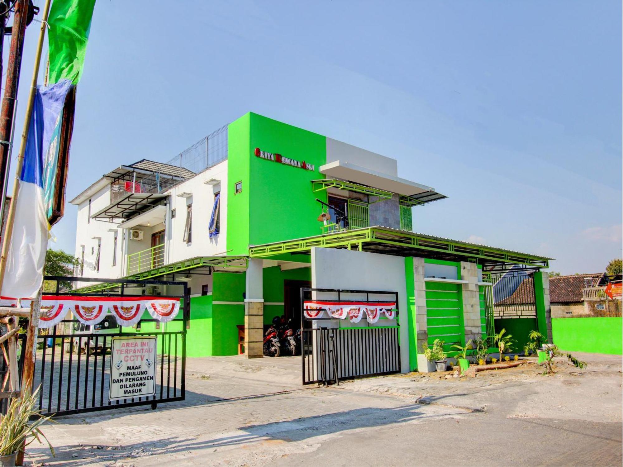 Super Oyo 93012 Griya Kencana Asri Syariah Lawean 외부 사진
